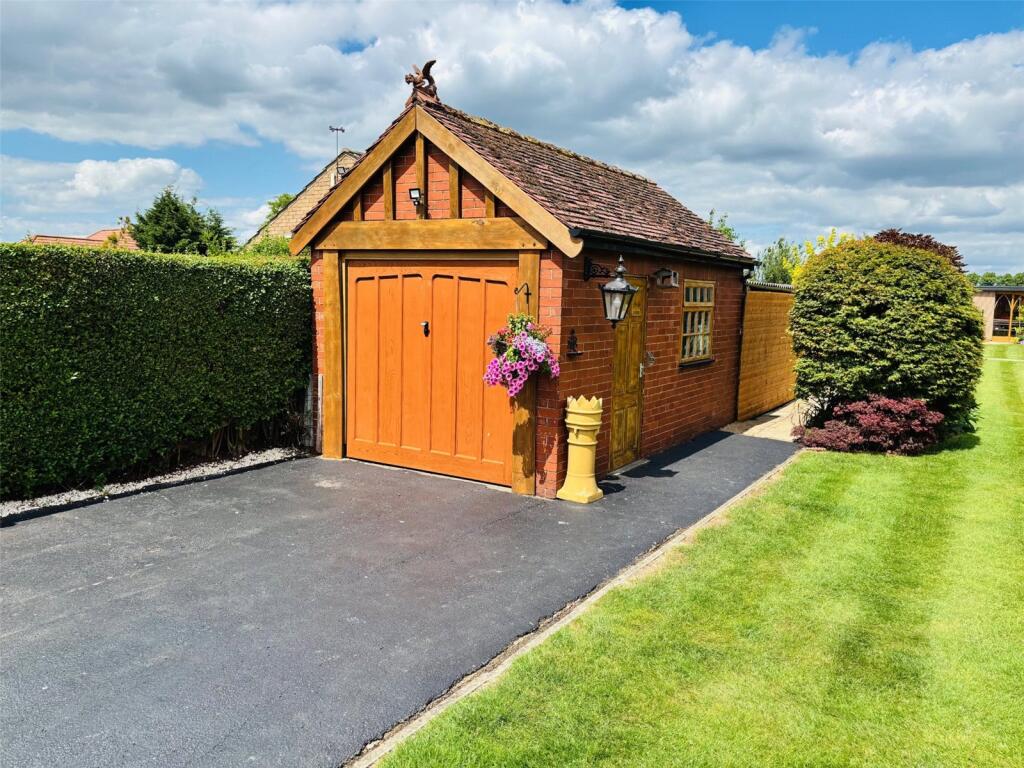 Detached Garage