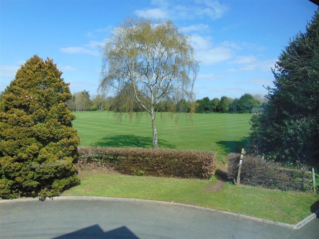 COMMUNAL WELL KEPT GROUNDS