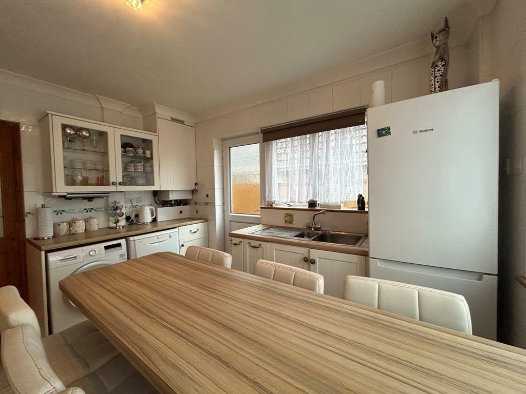 KITCHEN BREAKFAST ROOM