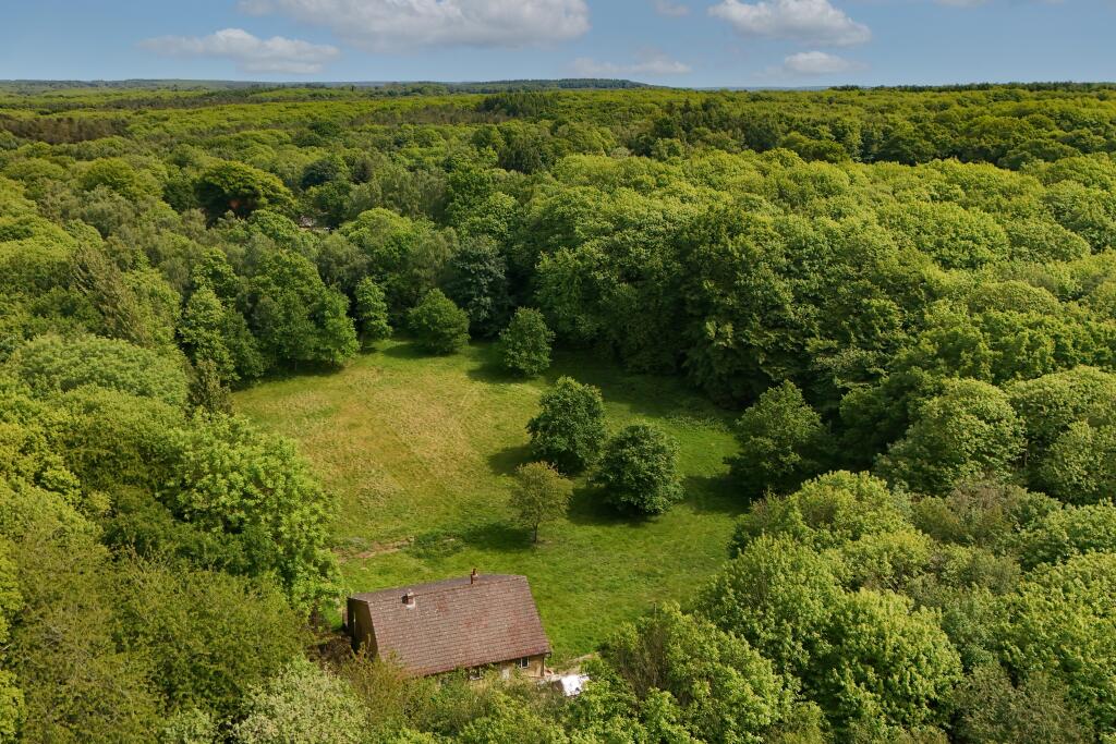 Hopewell, Chapel Woods, Charing, Ashford, Kent, TN27 0NP