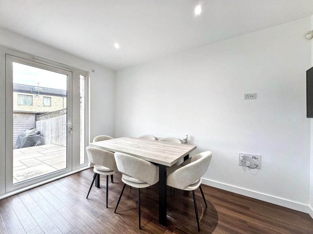 Kitchen/open plan lounge