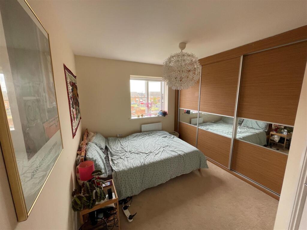 Bed 2.jpg