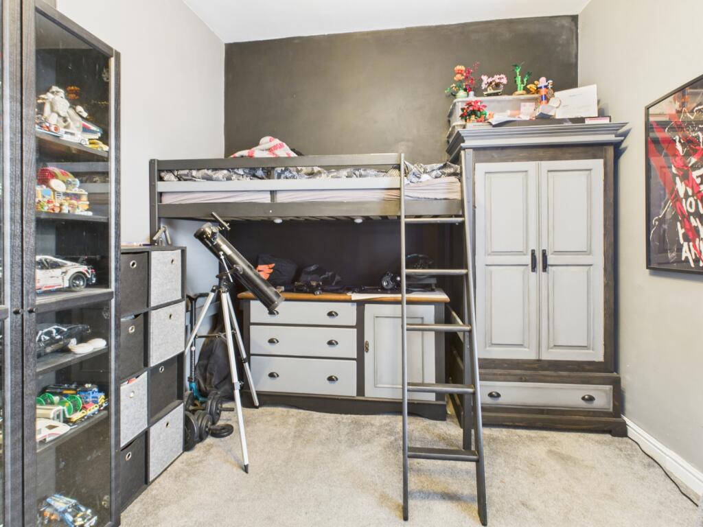 CAM03729G0-PR0189-STILL013