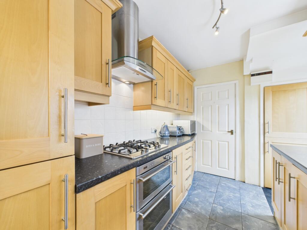 CAM02386G0-PR0145-STILL031