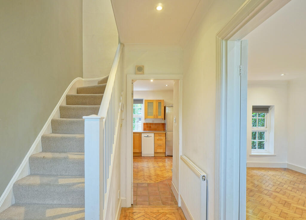 Midholm, NW11