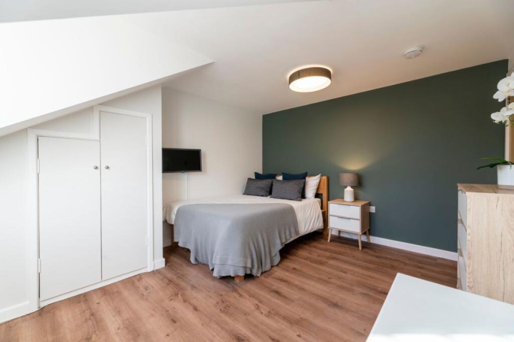 64EA - Bedroom 5