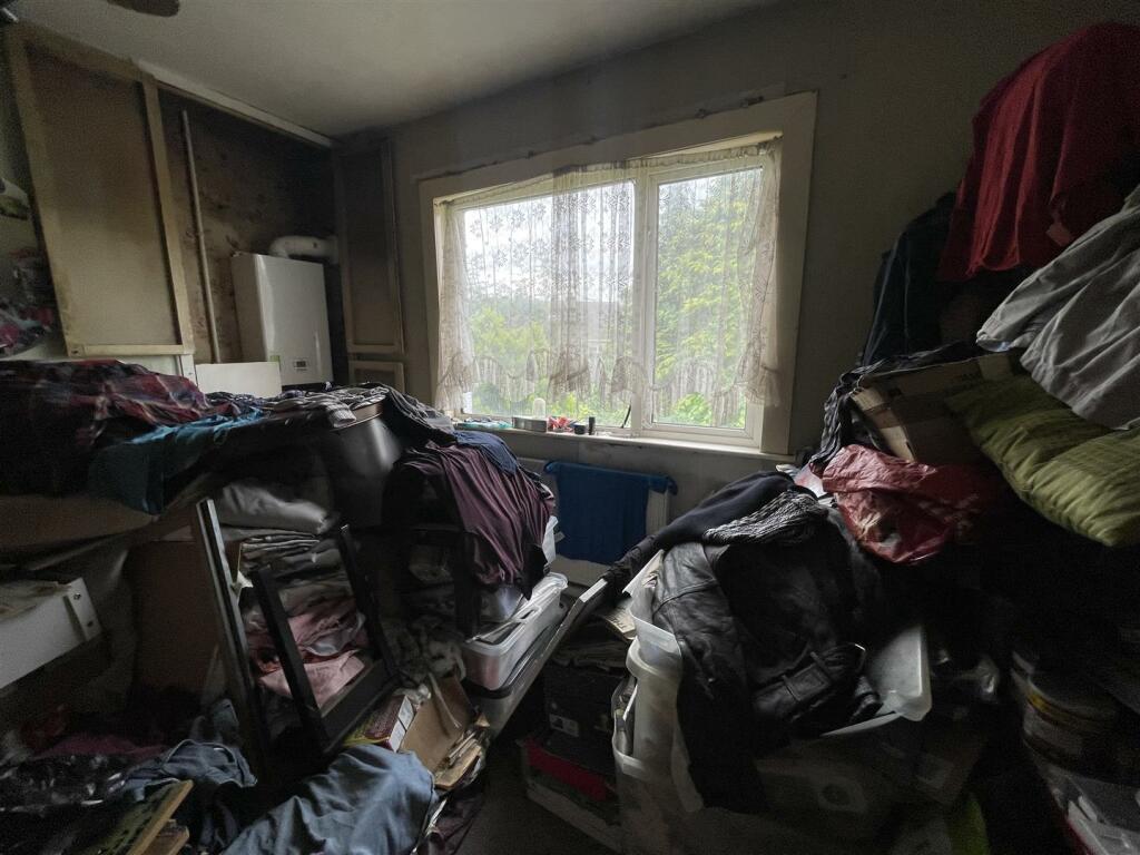 3-Bedroom Semi-detached house for auction -  (16).