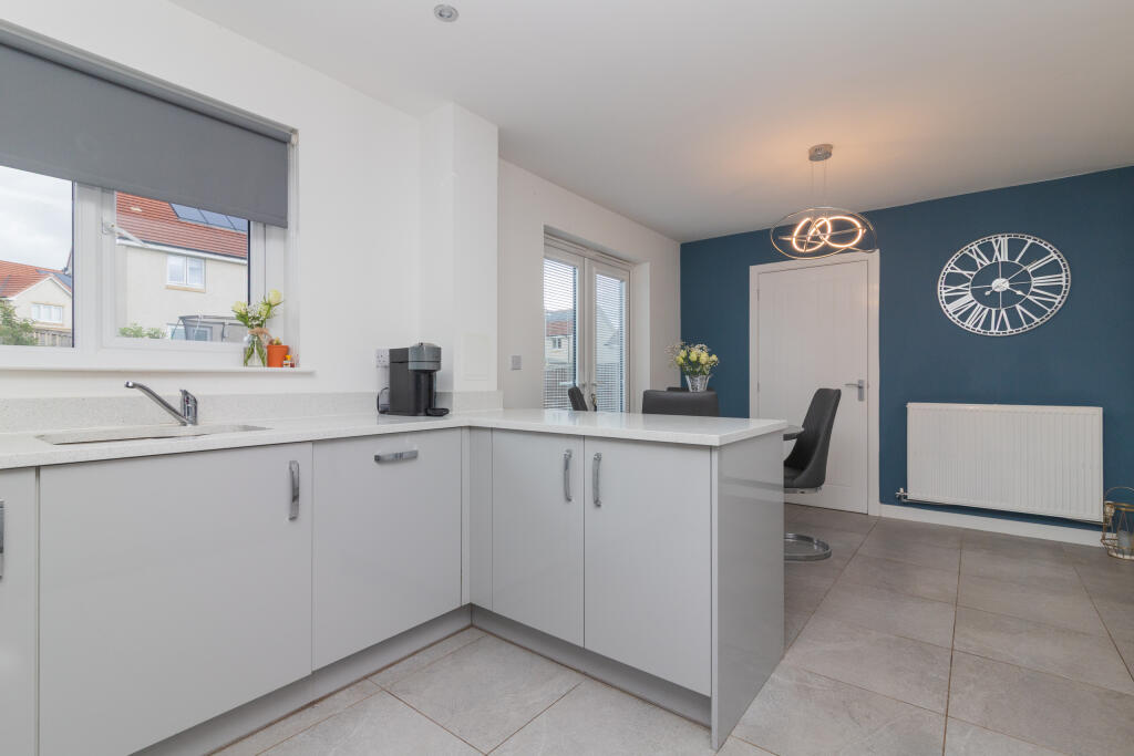 81 rosemont place, Barrhead g78 1fe L-18