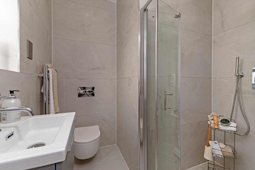 Sabre Close Show Home
