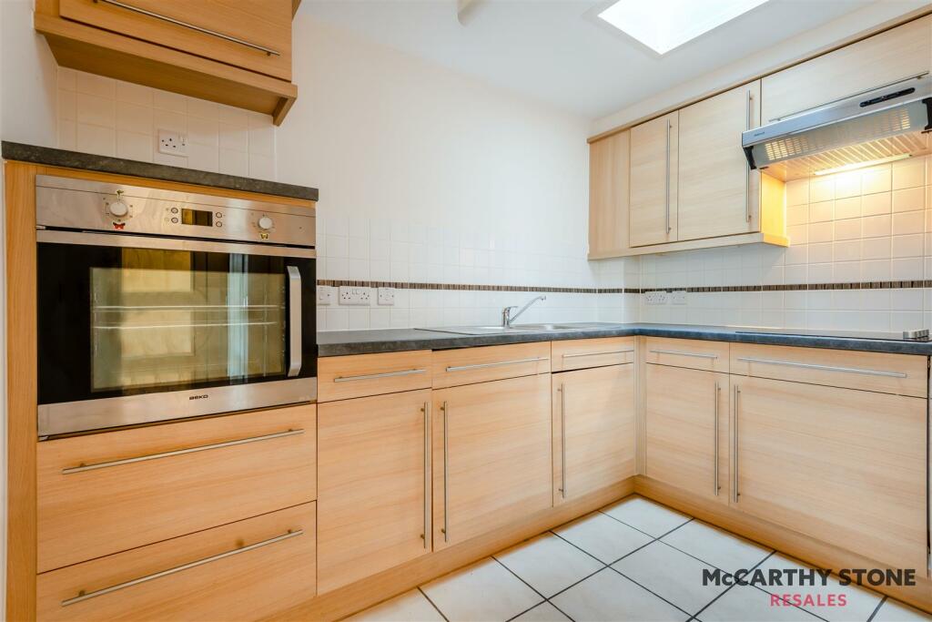 8597350-interior02.JPG