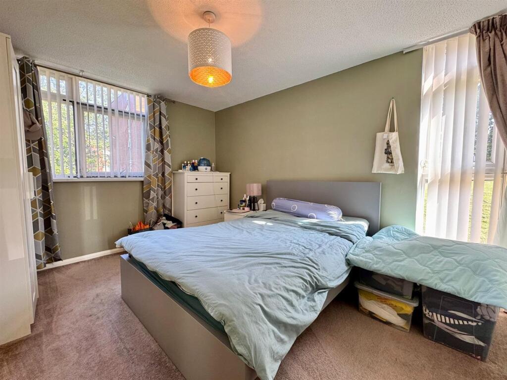 Bed 1.jpg