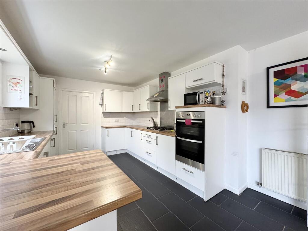 Kitchen/Dining