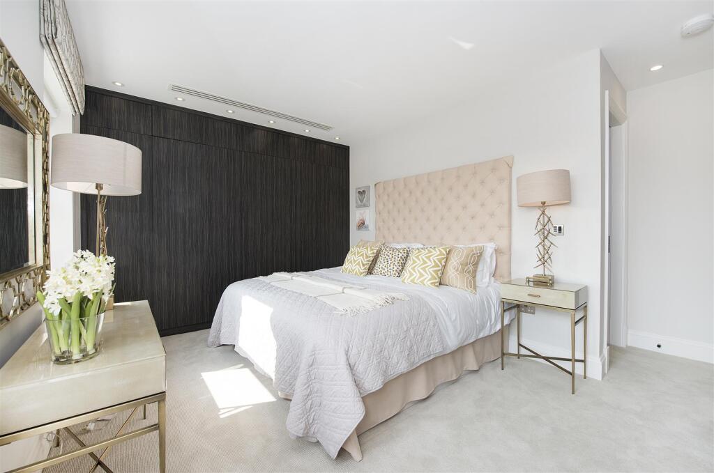 Flat 7 Master Bedroom 1.jpg