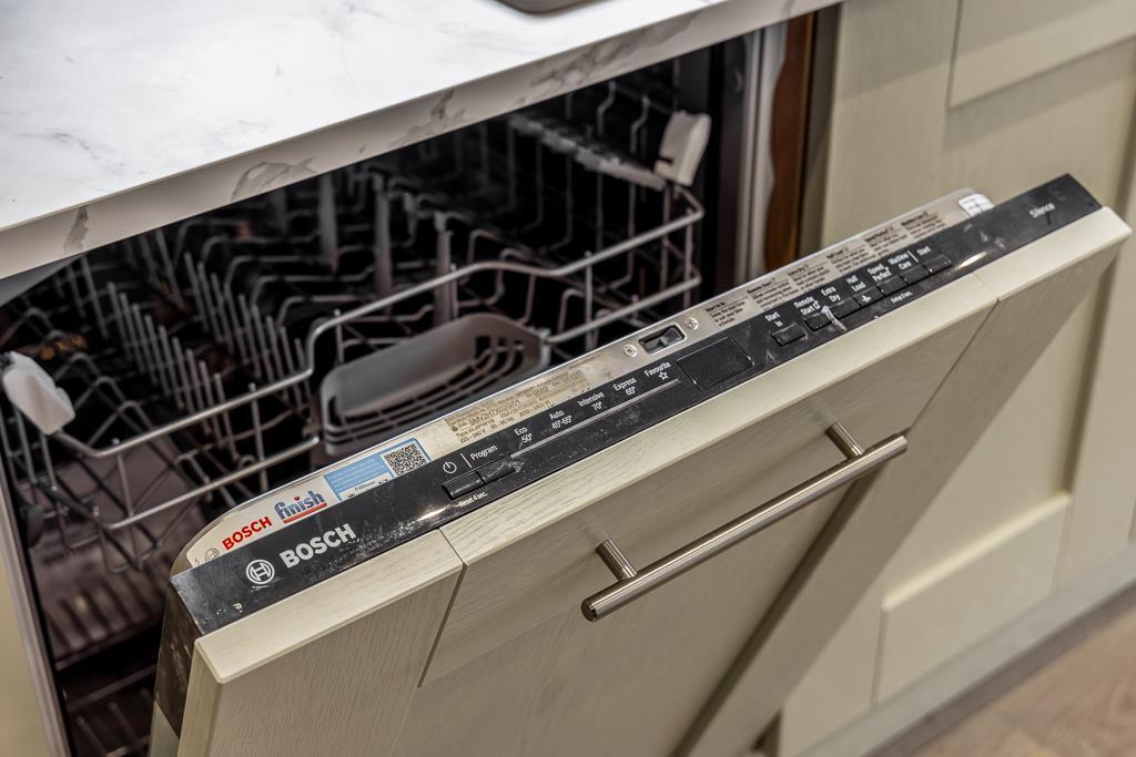 2 &amp; 6 Marshall Drive (Cowbit)-56.jpg