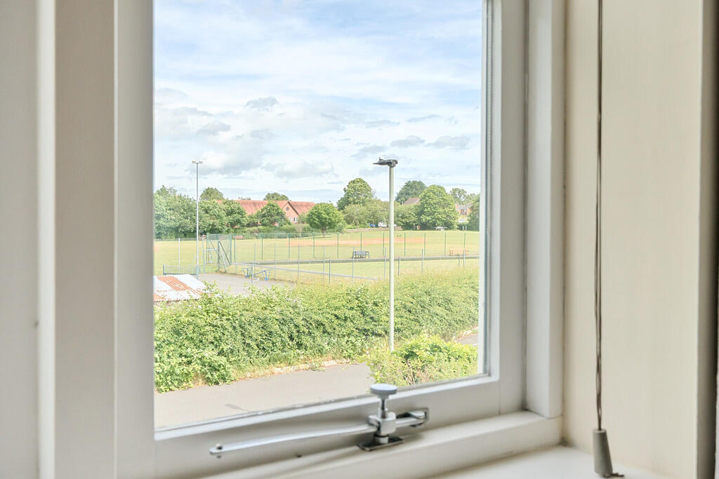 1301772-37-683883...