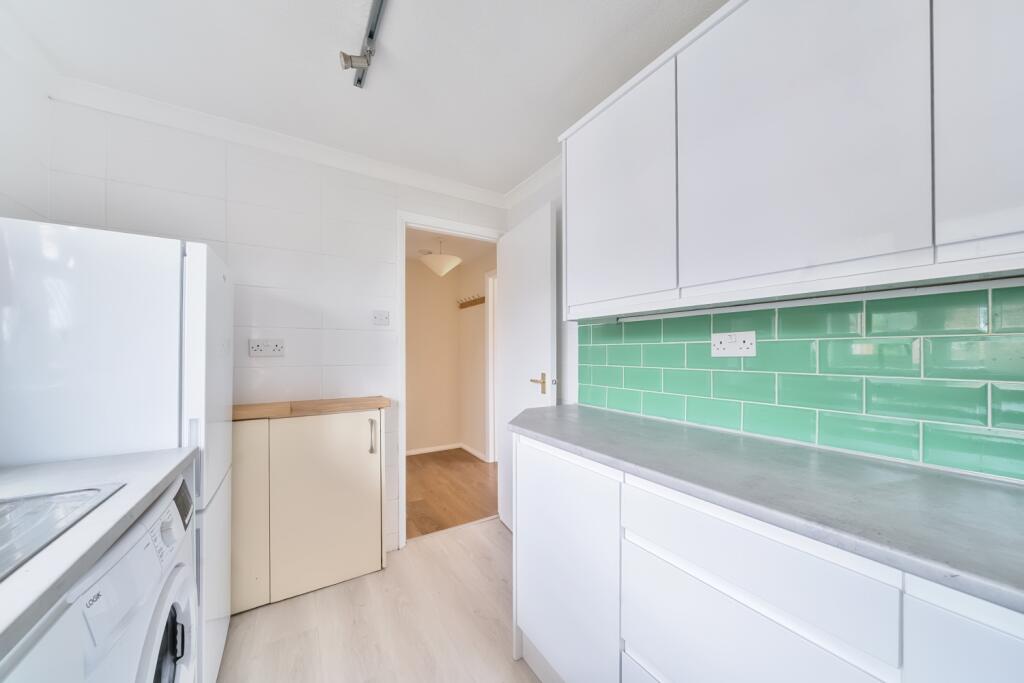 1302948-19-6841aa48e5192