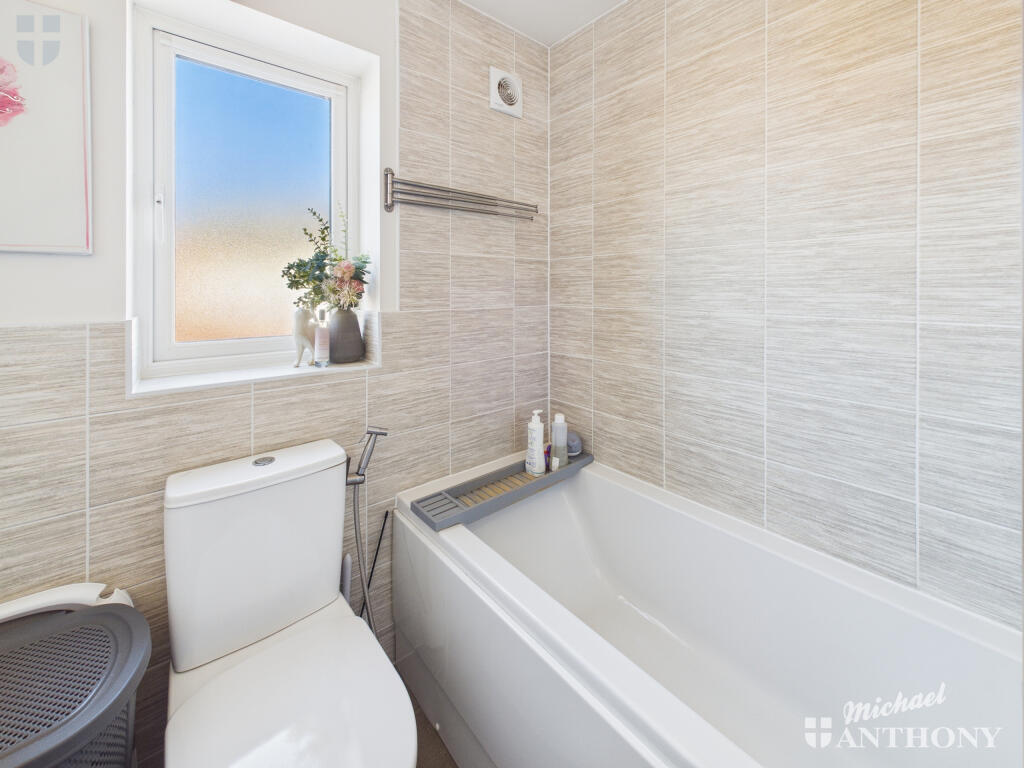 CAM03218G0-PR0783-STILL008