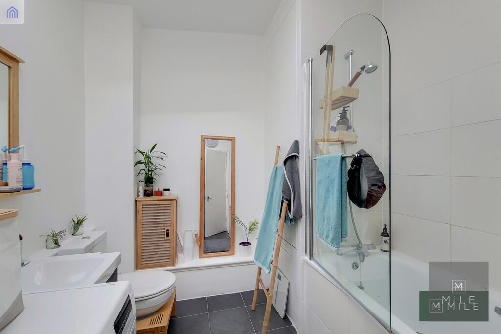 12_Bathroom-0