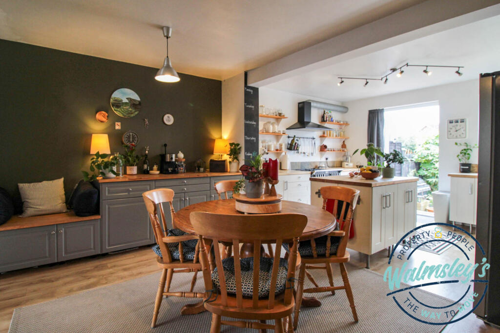 Kitchen dining &amp; family room