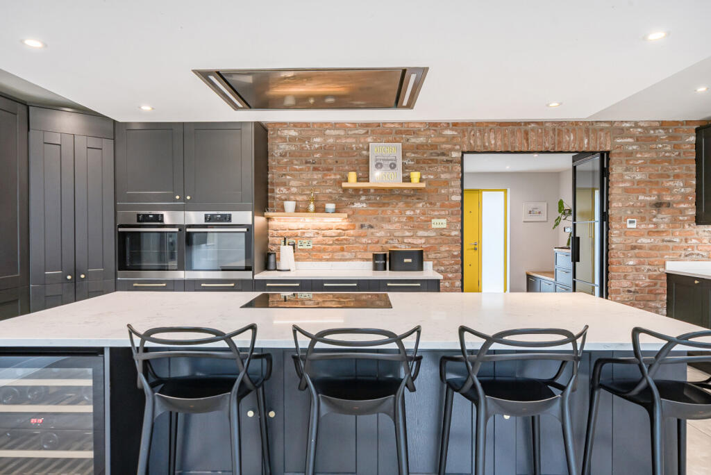 1365825-9-68ef6ec...