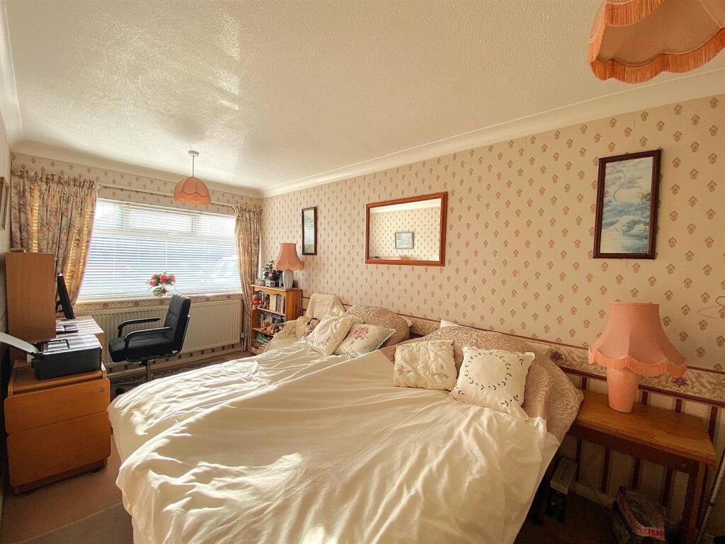 61 College Rd - Bed3.jpg