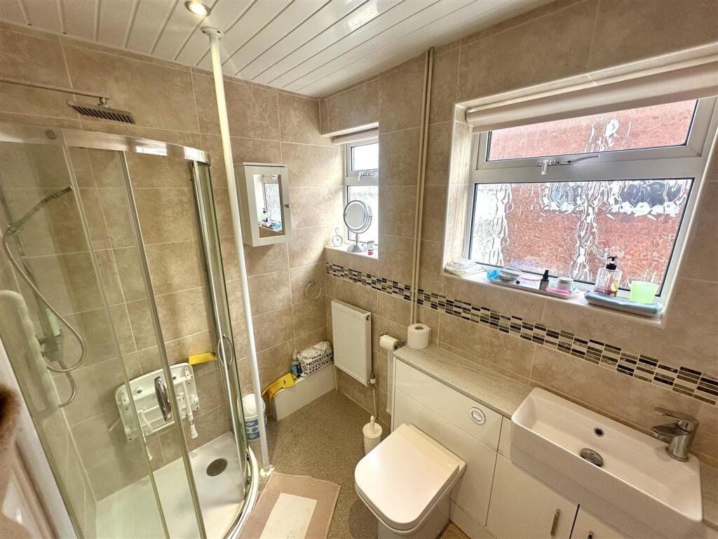 SHOWER ROOM