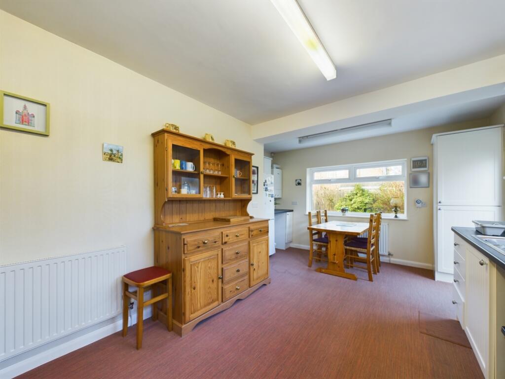 CAM02386G0-PR0095-STILL013