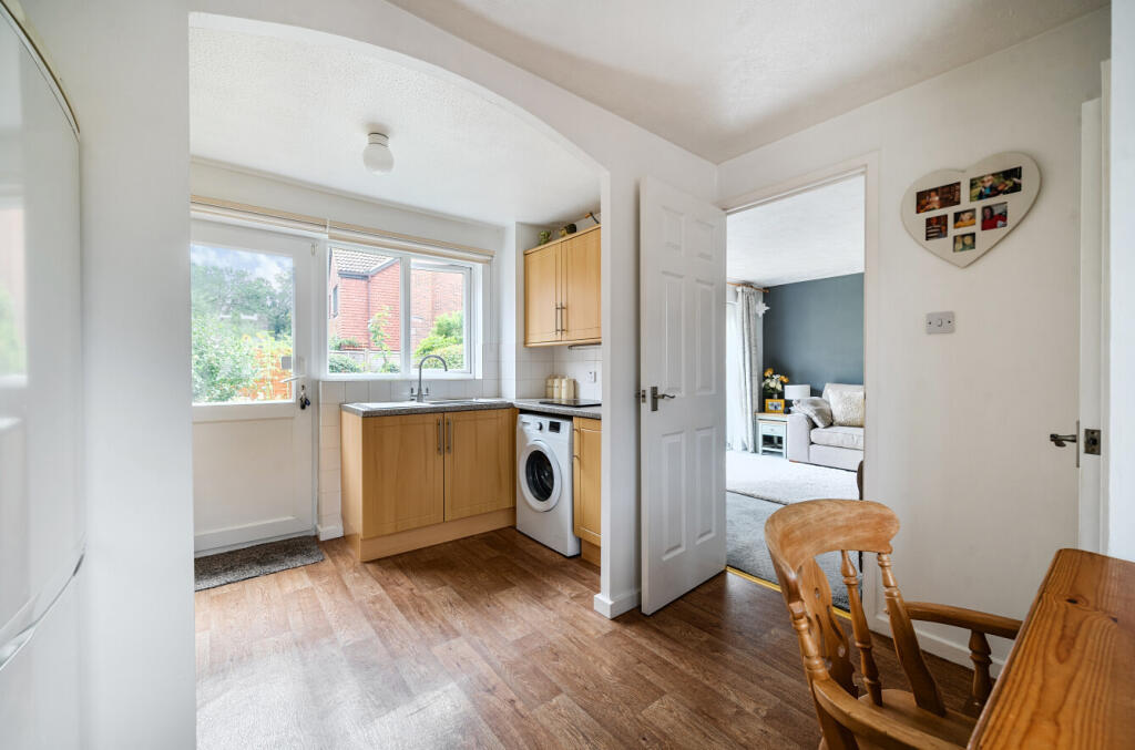 1346034-9-68b1a54...