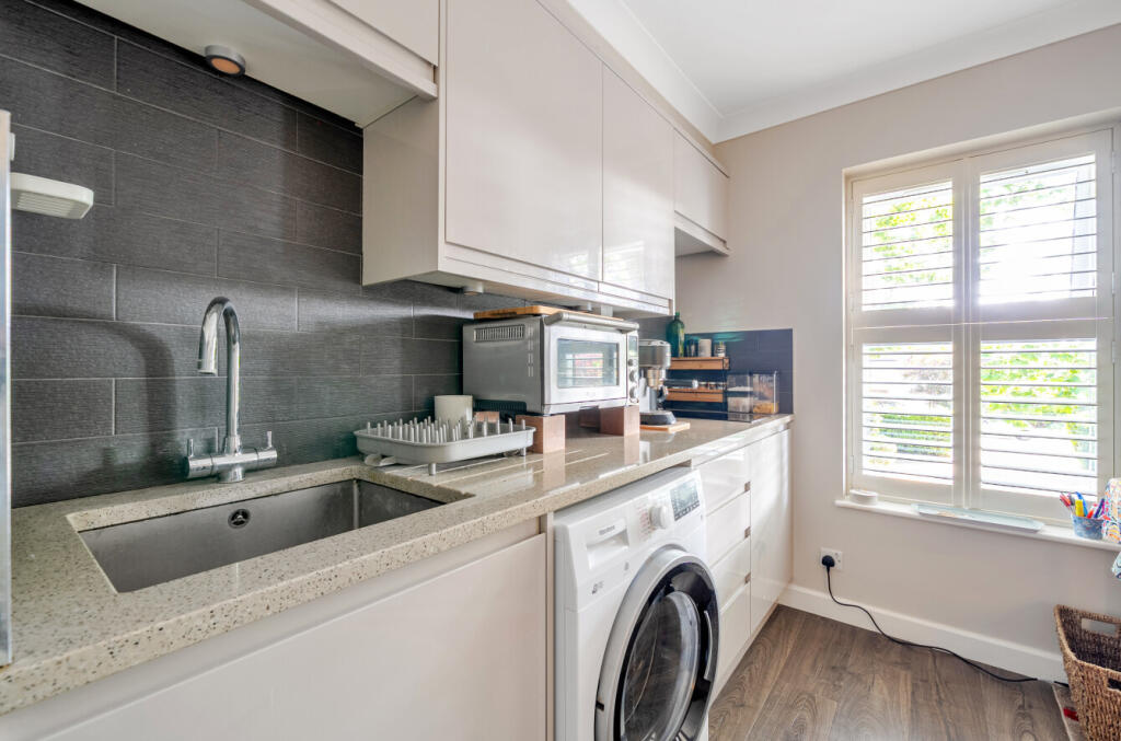 1313720-3-6853d6e...