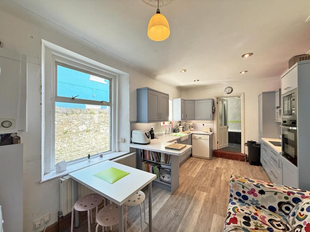 Palmerston Street 10 - Kitchen 3.jpg