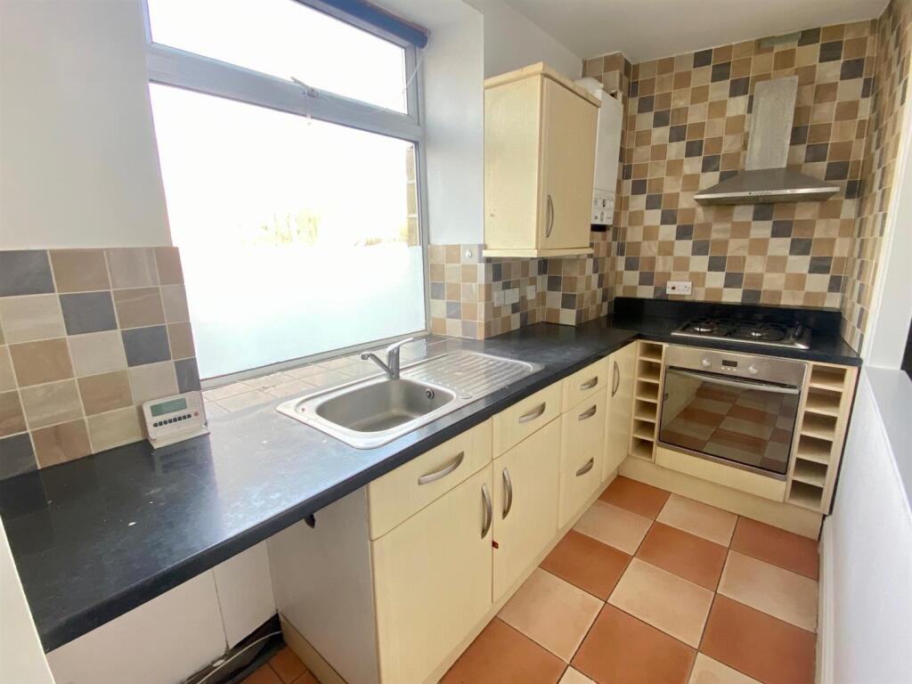 kitchen area.jpg