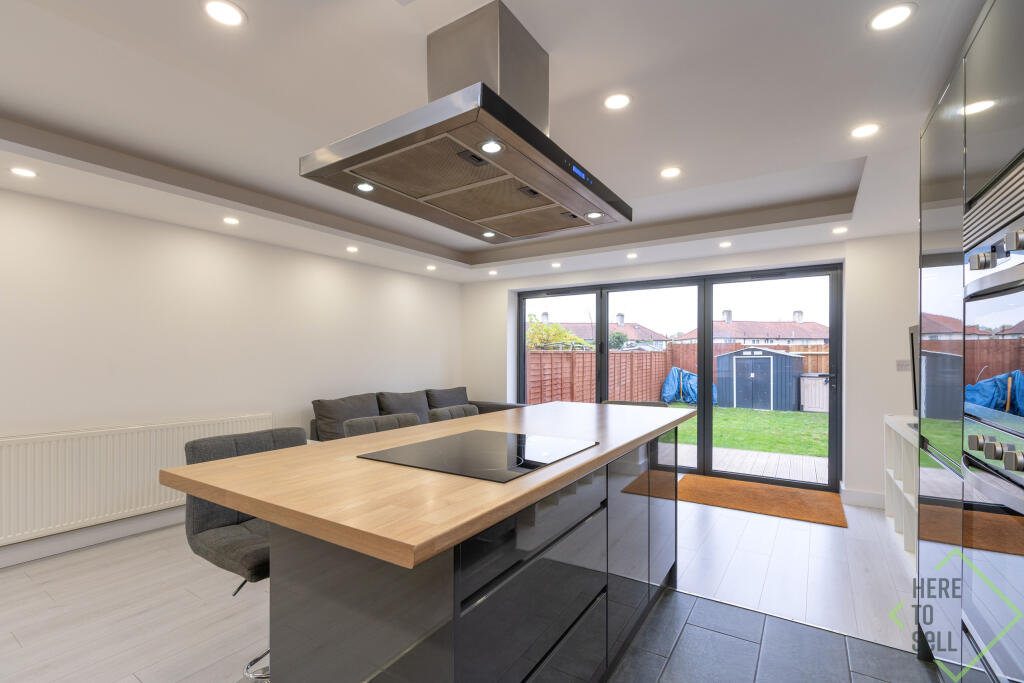 15 Flexmere Rd, London N17 7AU-30