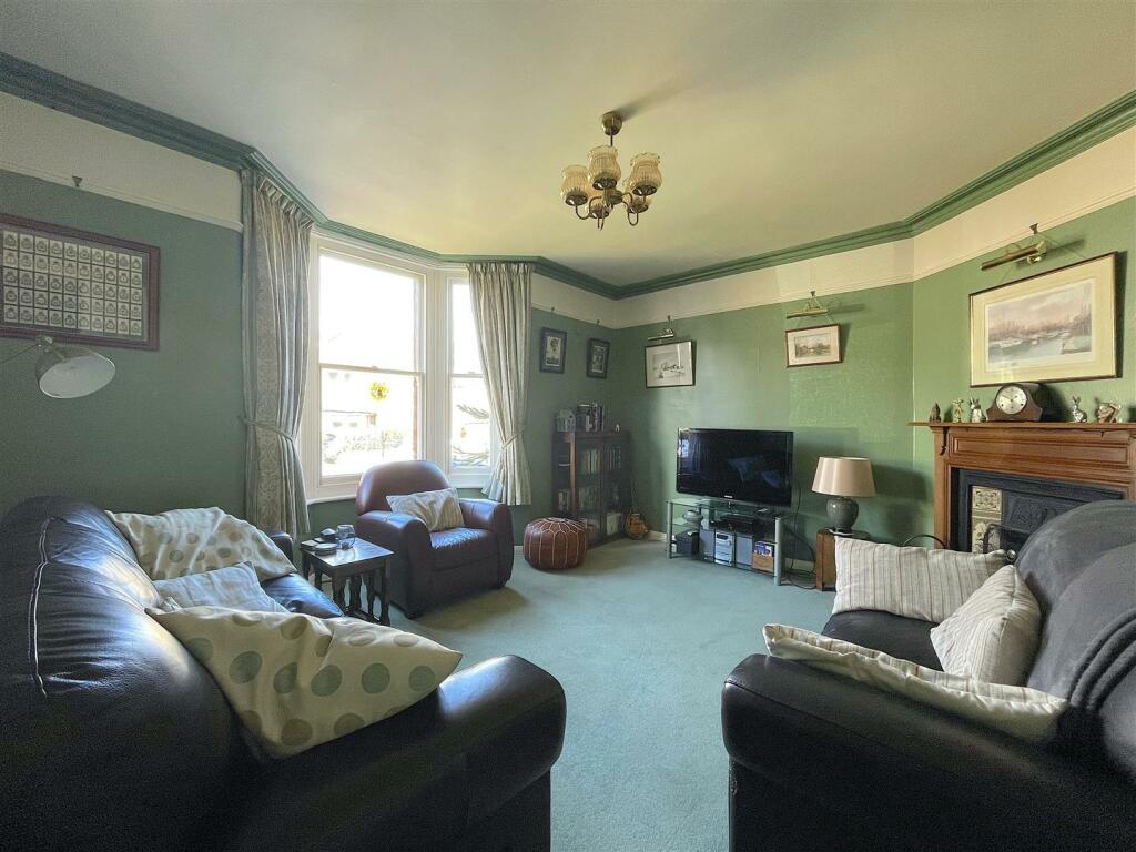 Living Room (1).jpeg