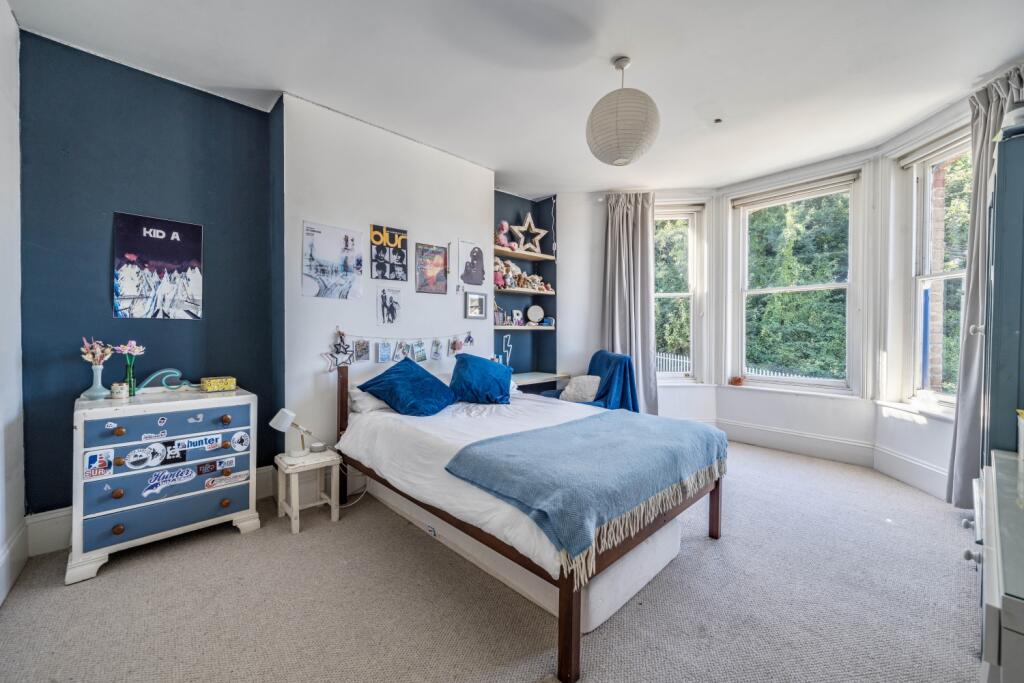 1357823-6-68d28f8cb0f5d