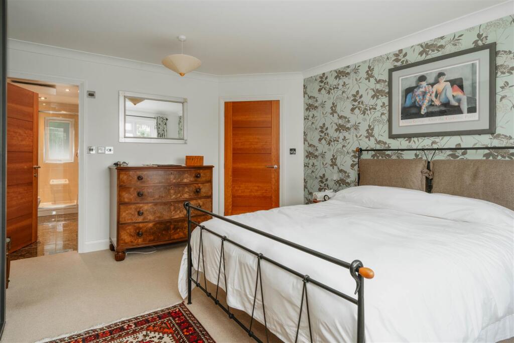 Bedroom1-3.jpg