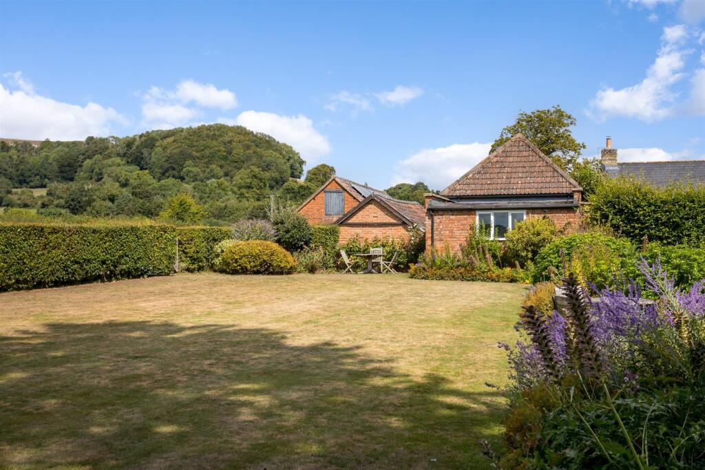 45 - Rockstowes Hill - GL11 5AF - Web.jpg