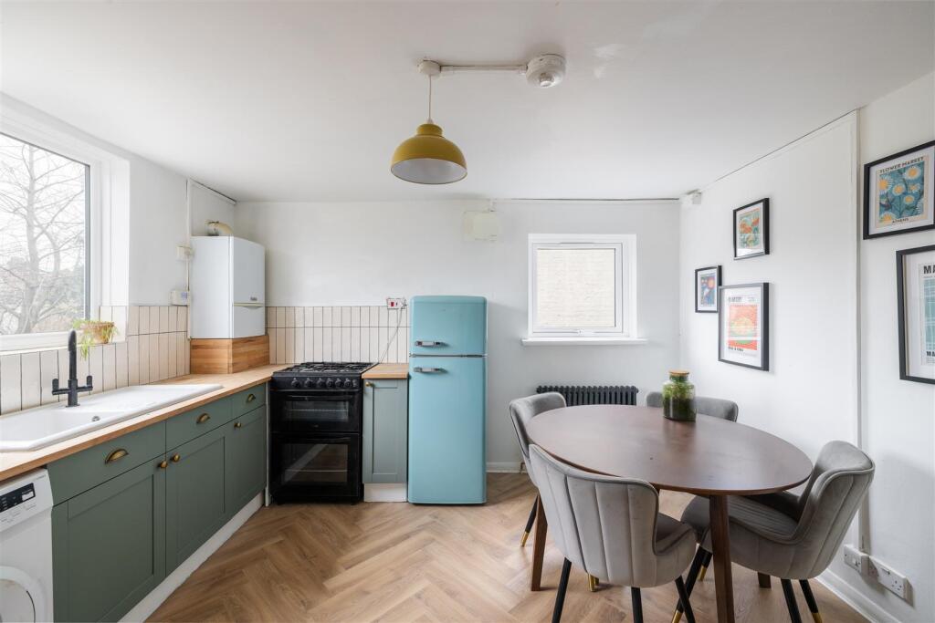 Latimer Road E7
