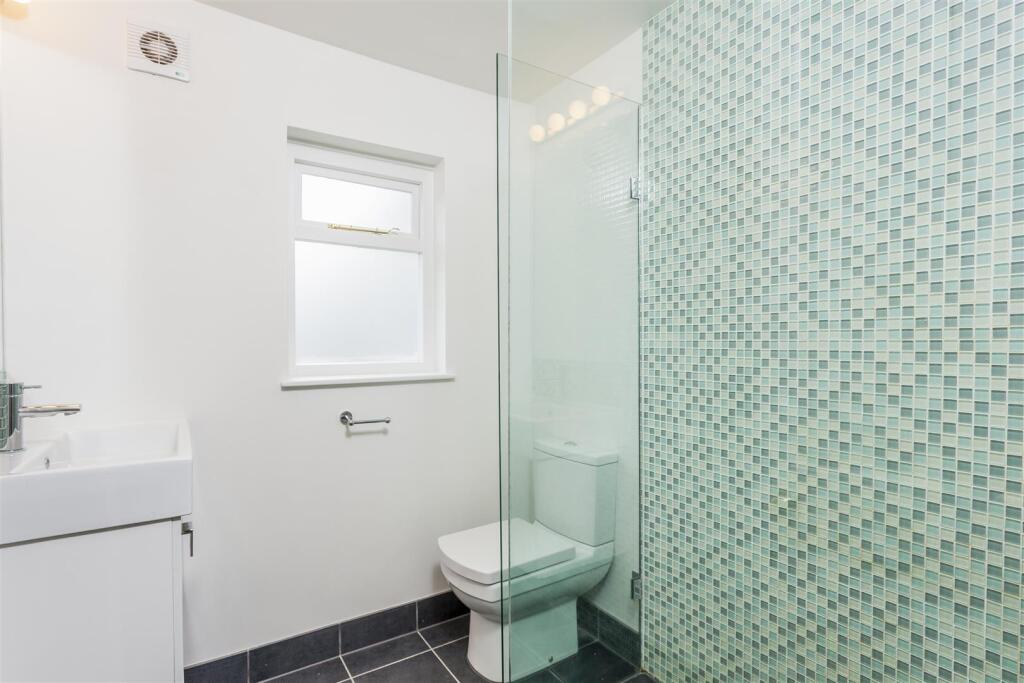 Hebron Road - Bathroom.jpg