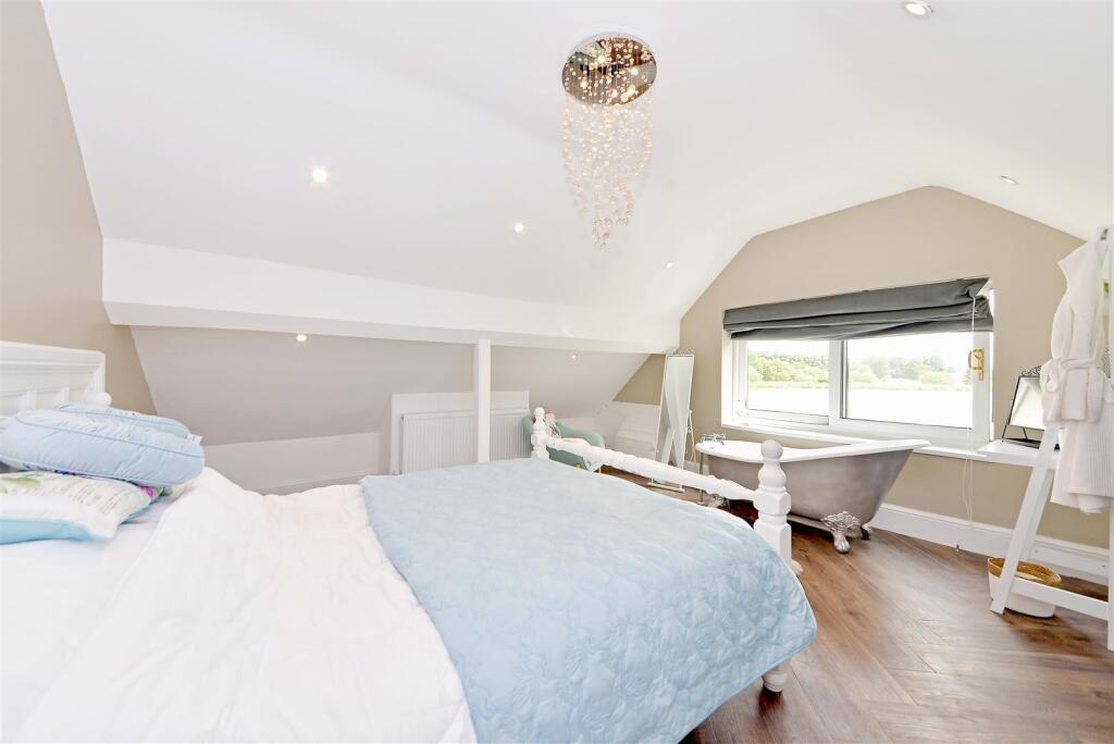 Boathouse Internal (4).jpg