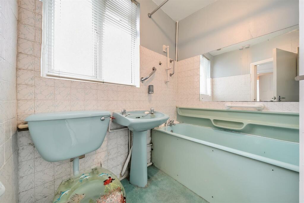 Bathroom.jpg