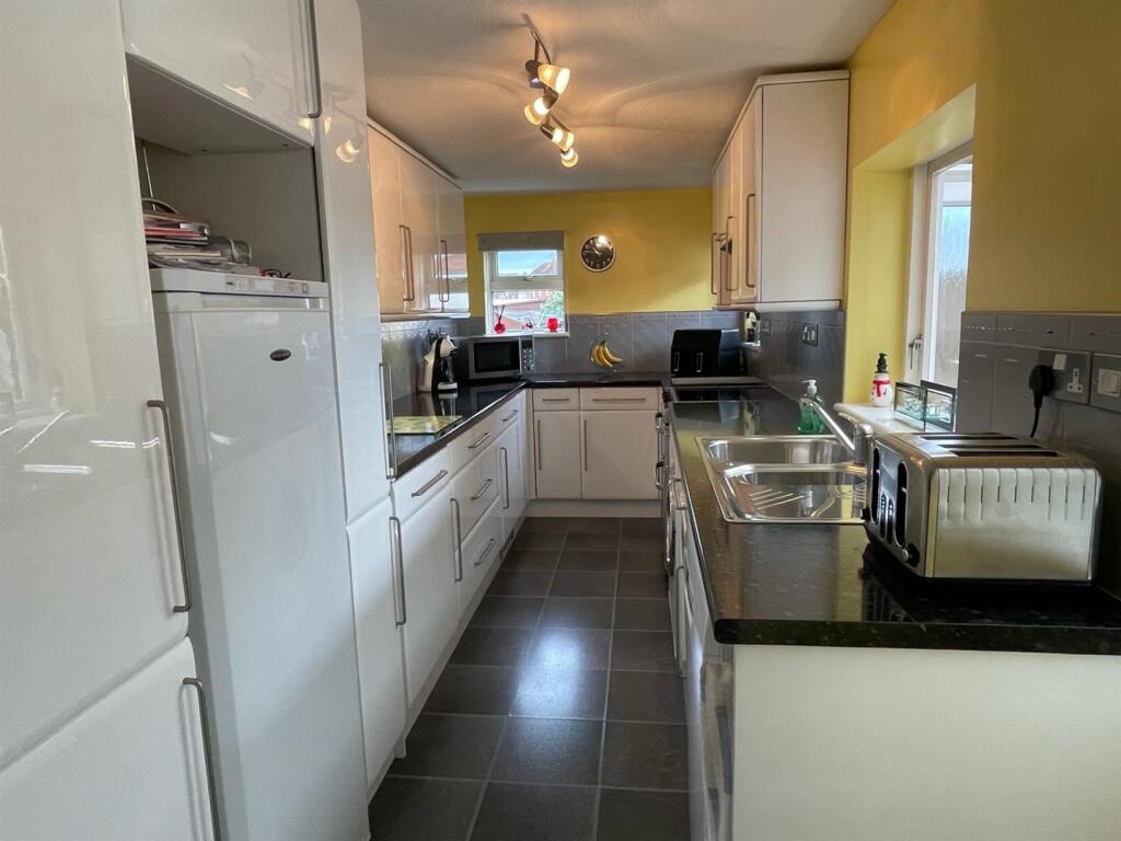 Kitchen..jpg