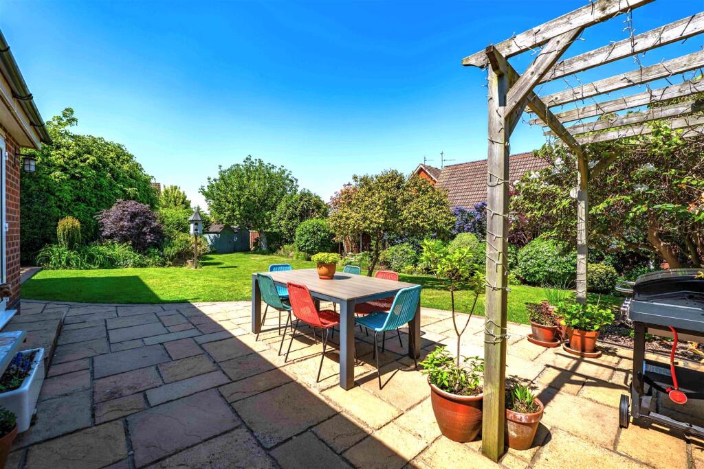 5 Banks Crescent-11.jpg