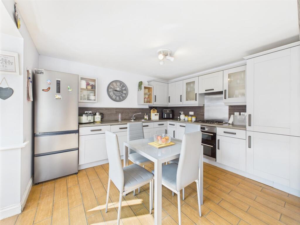 Kitchen: