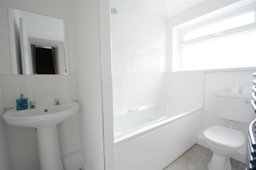 bathroom (downstairs)