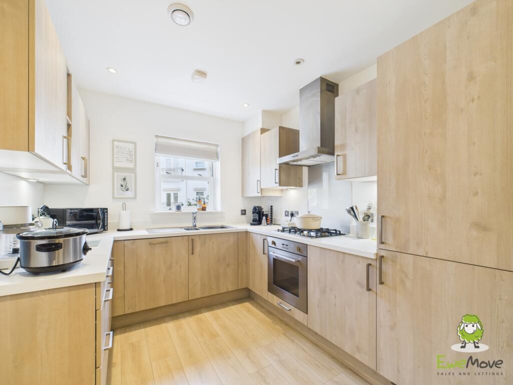 EweMove Estate Agents Basingstoke - Appian Way 