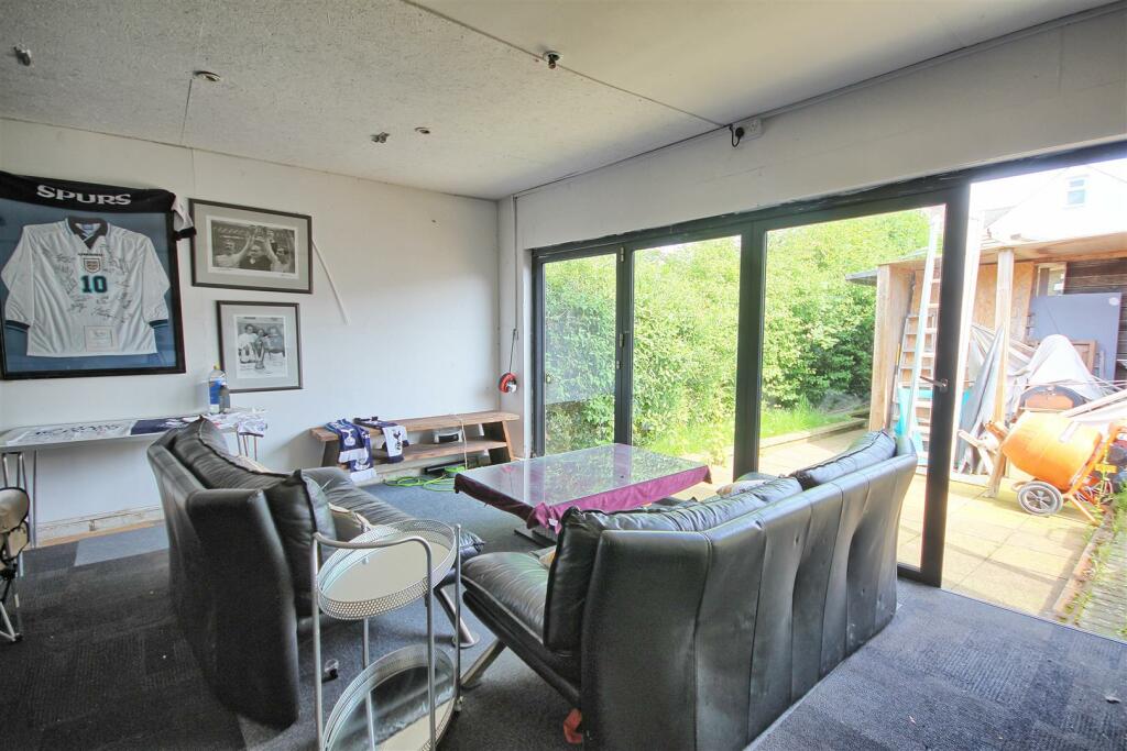 GAMES ROOM/STUDIO