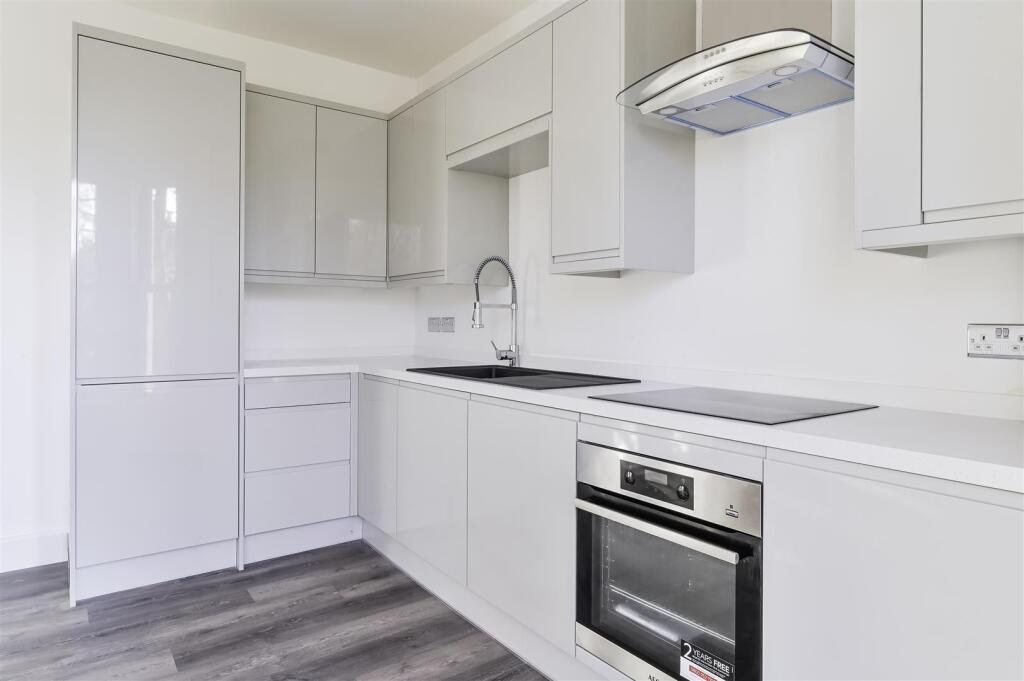 LYNWOOD OAK, FLAT 5 KENNEDYS- (8).jpg