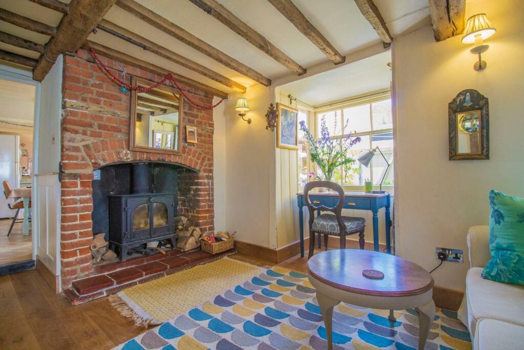 39 Cannon Street [Fireplace] 02.jpg