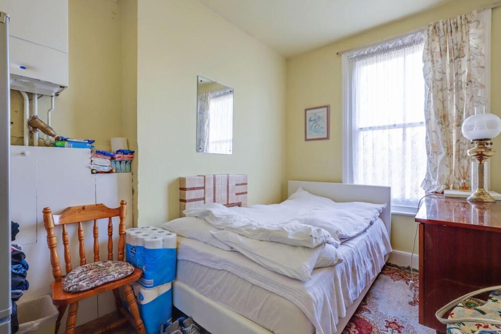 12-085cJHPropWorld - 25 Earlsthorpe Road - 34-medi