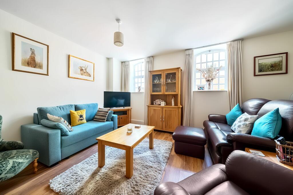 Living Area (2)